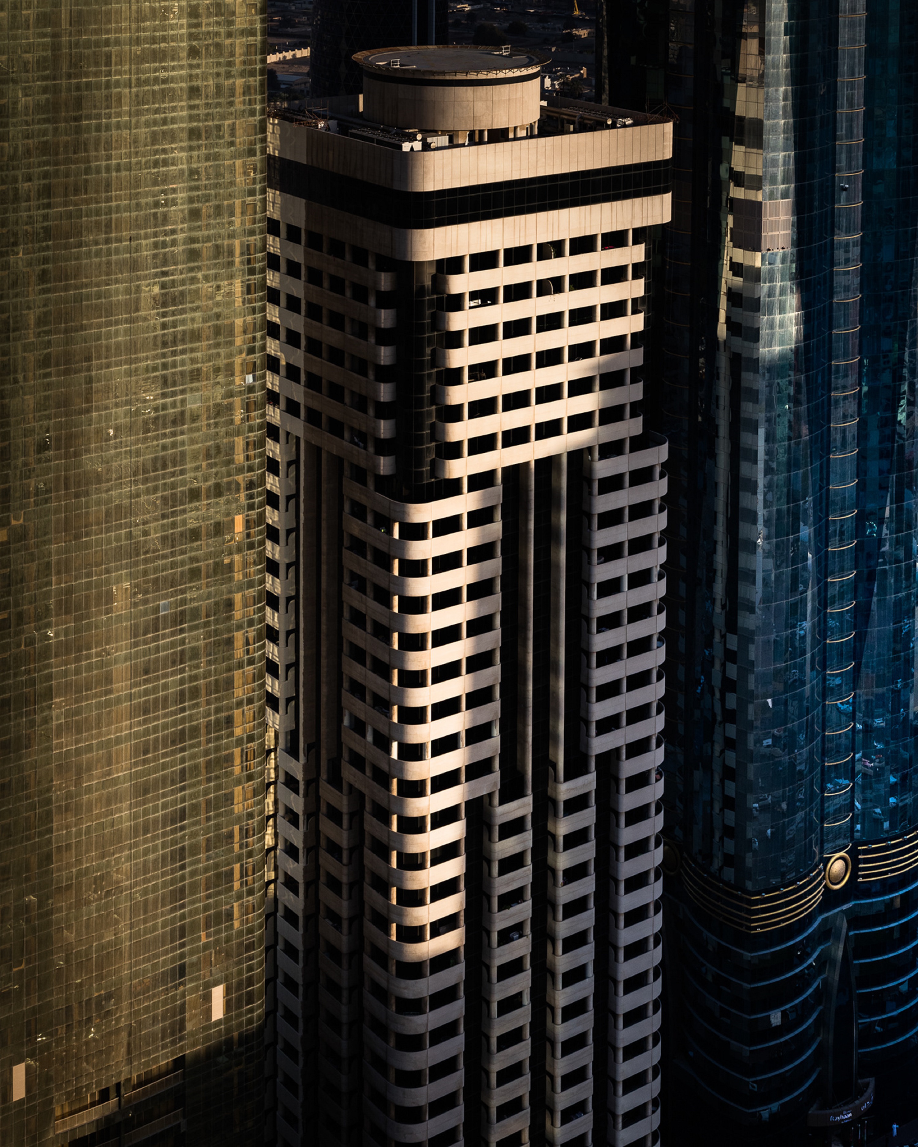 Modernes Bürohochhaus - Gewerbeimmobilien Investment